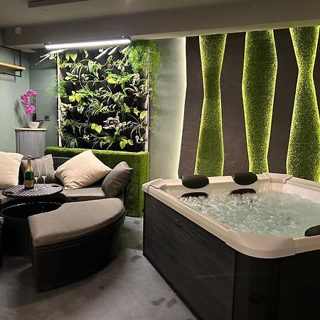 Leo Apartment Suite & Private Spa Zone - Old City Bratislava Esterno foto