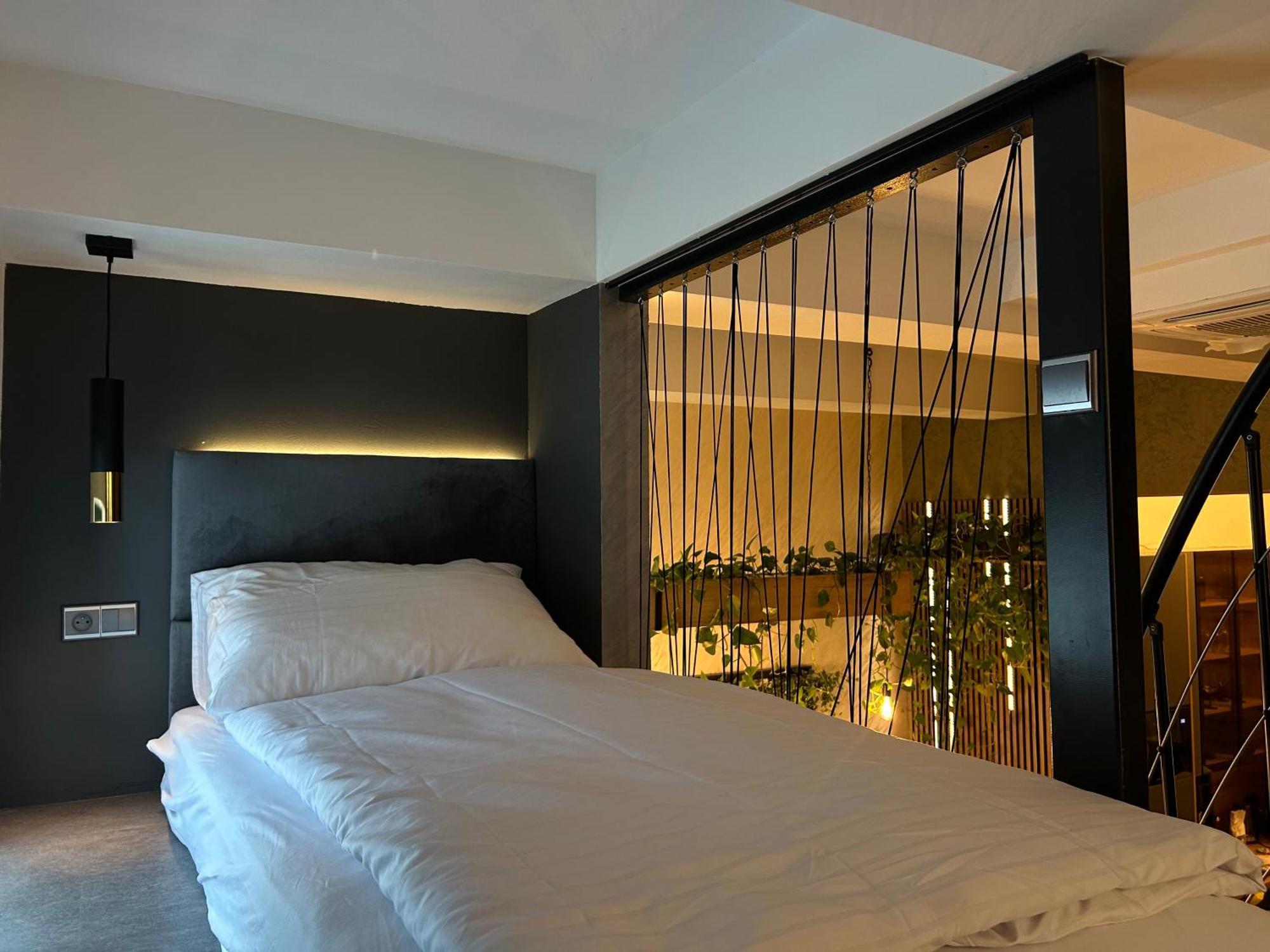 Leo Apartment Suite & Private Spa Zone - Old City Bratislava Esterno foto