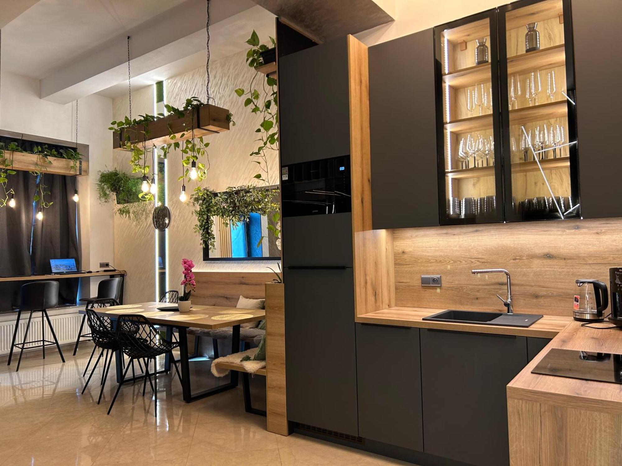Leo Apartment Suite & Private Spa Zone - Old City Bratislava Esterno foto