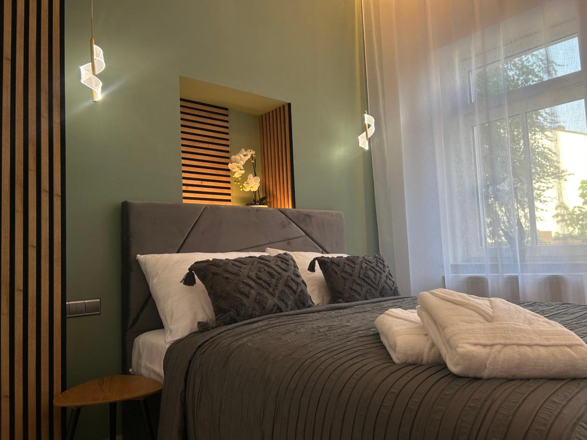 Leo Apartment Suite & Private Spa Zone - Old City Bratislava Esterno foto