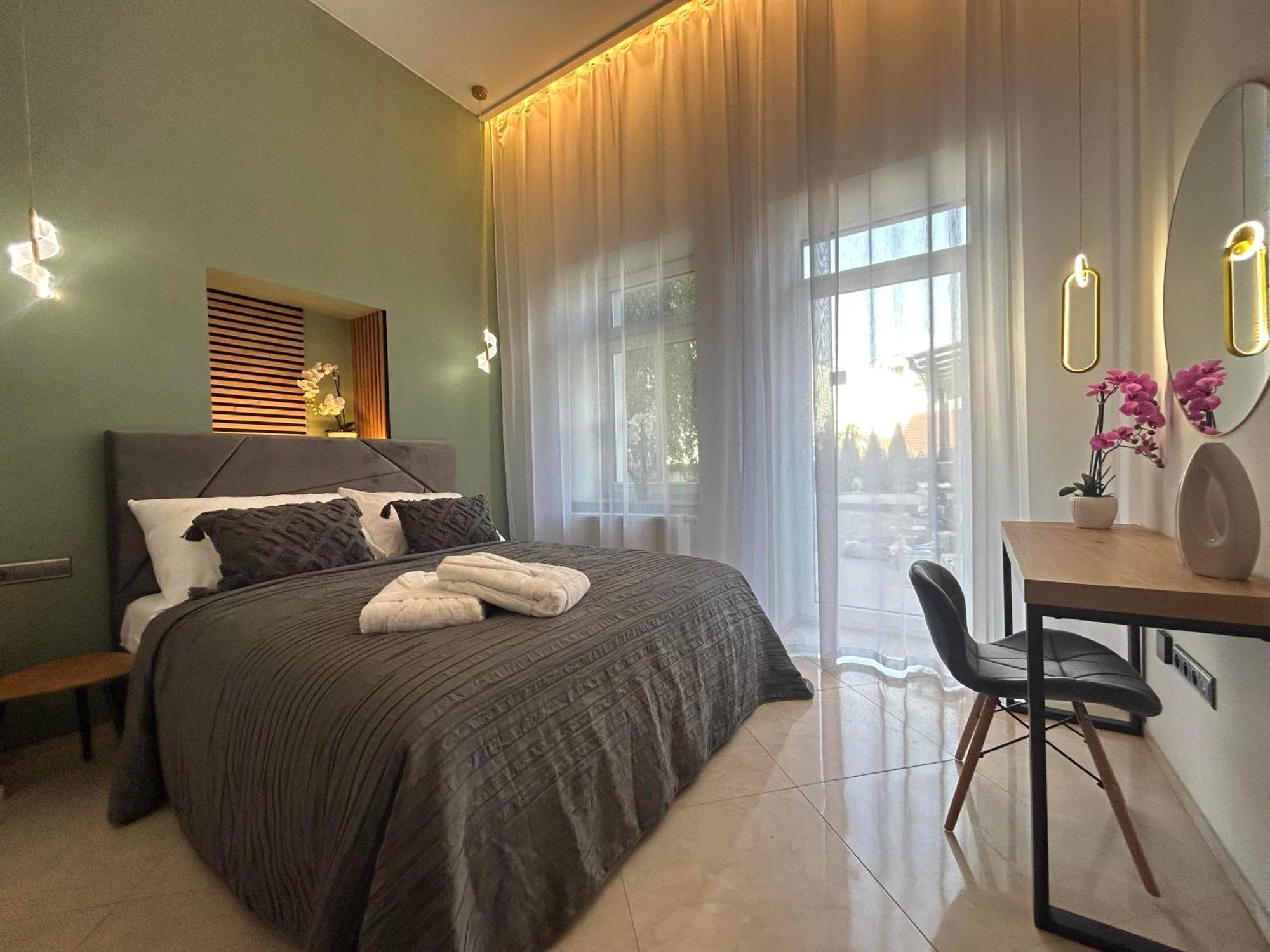 Leo Apartment Suite & Private Spa Zone - Old City Bratislava Esterno foto