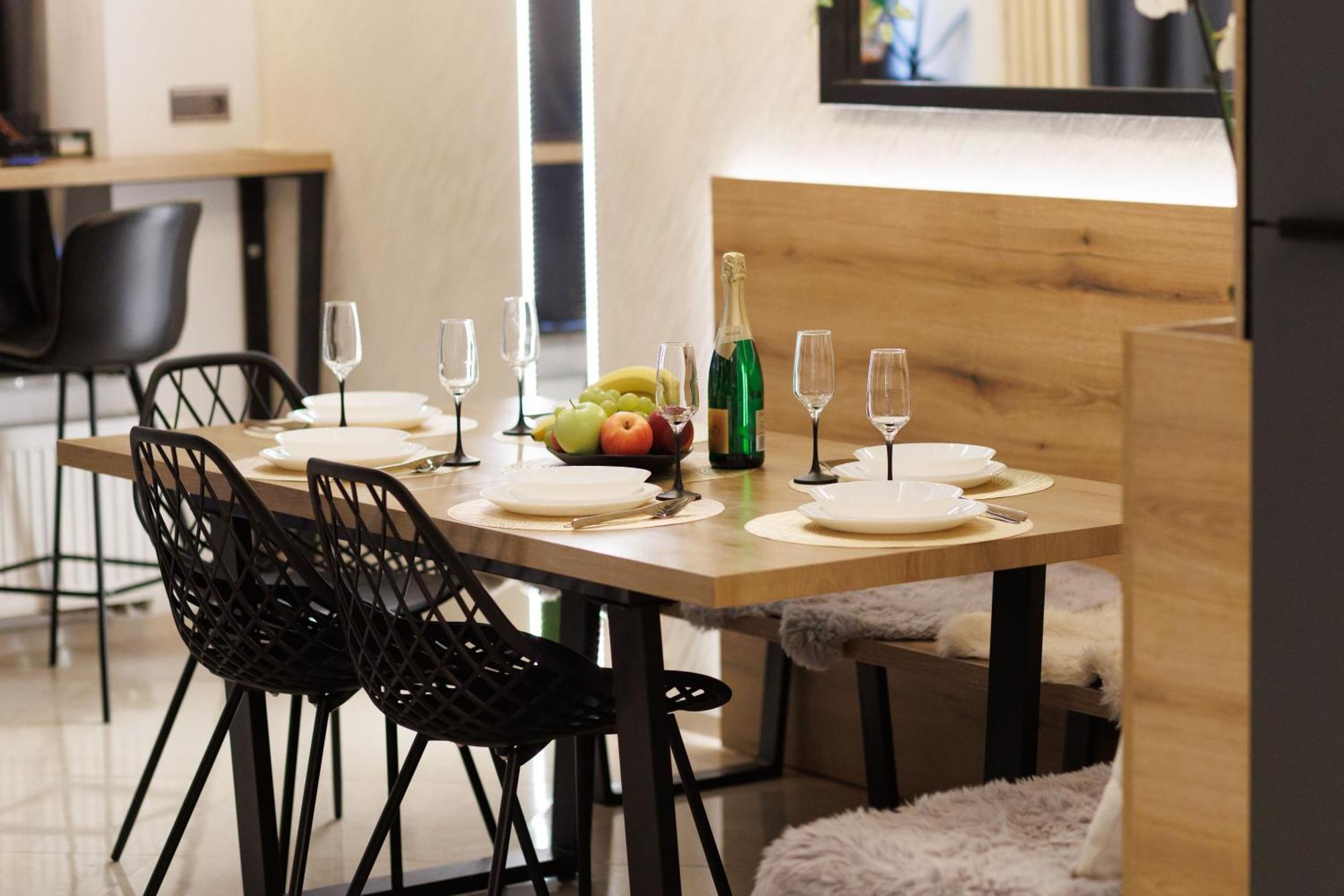 Leo Apartment Suite & Private Spa Zone - Old City Bratislava Esterno foto