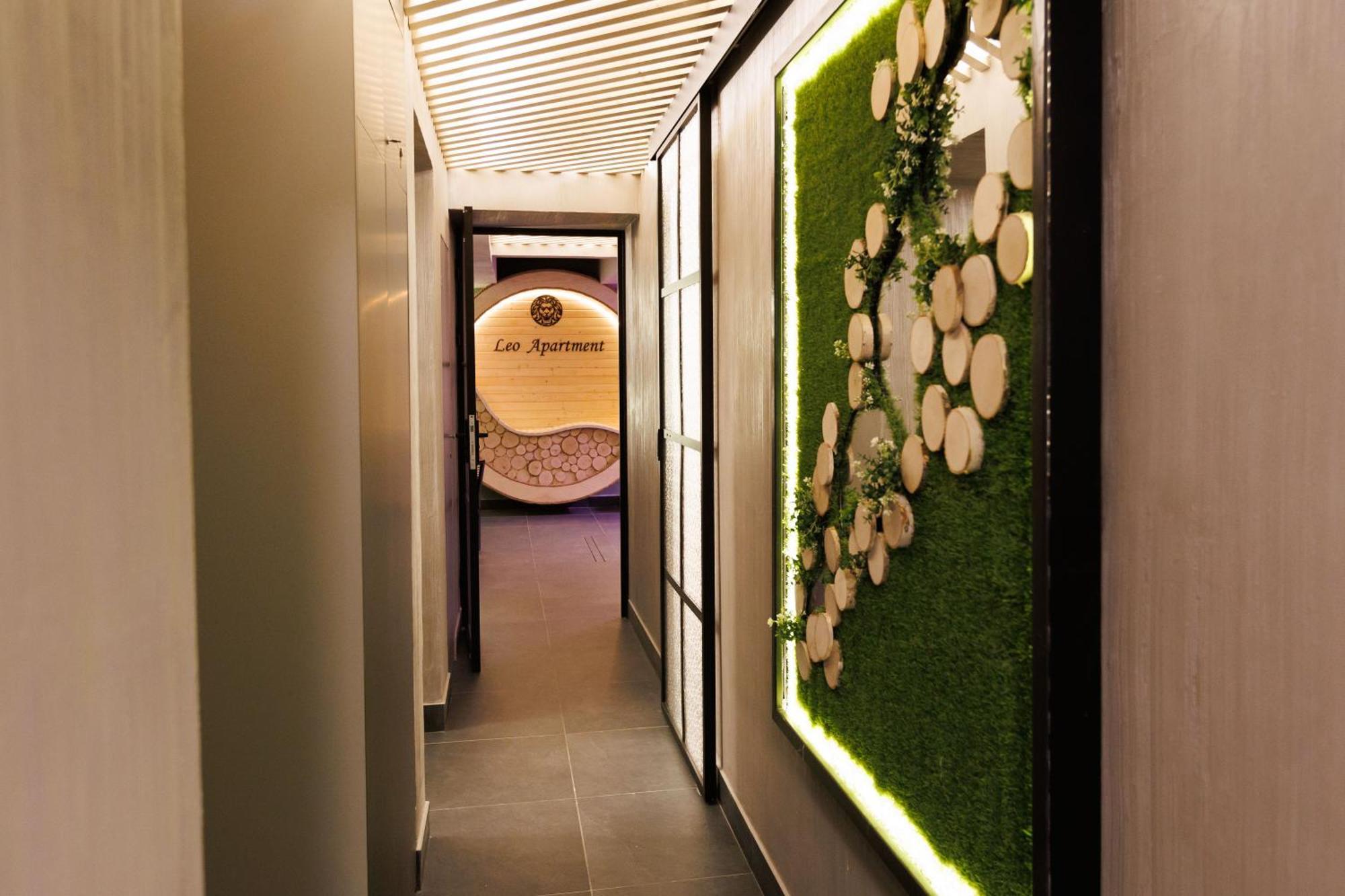 Leo Apartment Suite & Private Spa Zone - Old City Bratislava Esterno foto