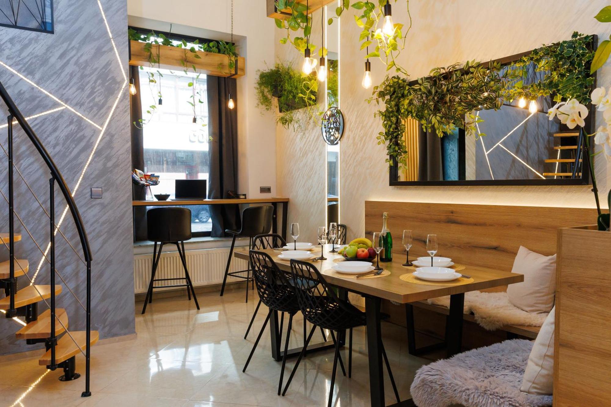 Leo Apartment Suite & Private Spa Zone - Old City Bratislava Esterno foto