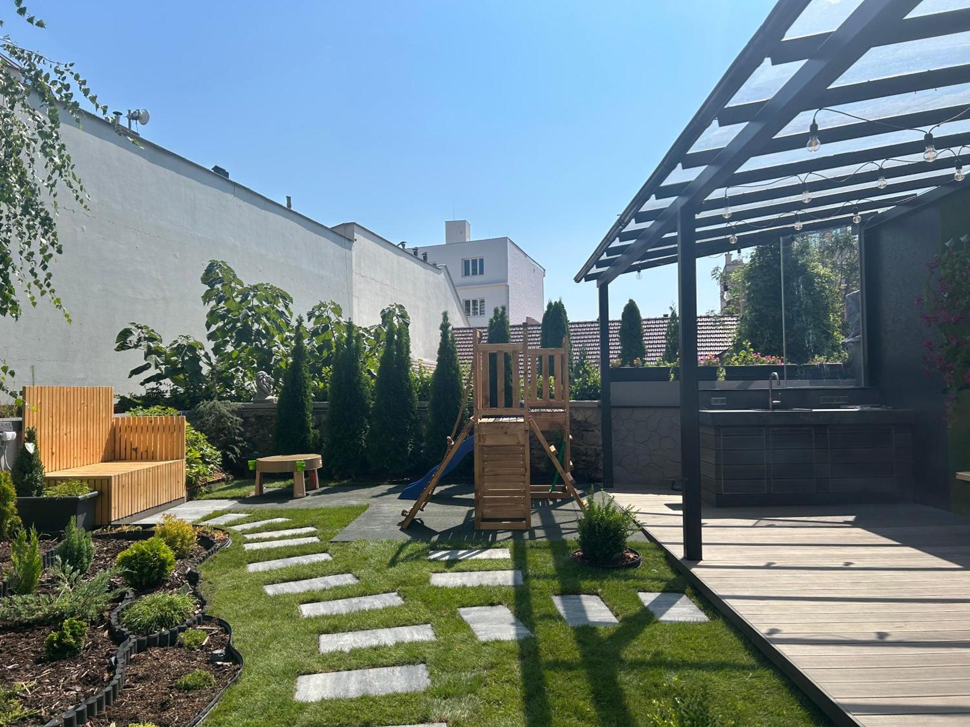 Leo Apartment Suite & Private Spa Zone - Old City Bratislava Esterno foto