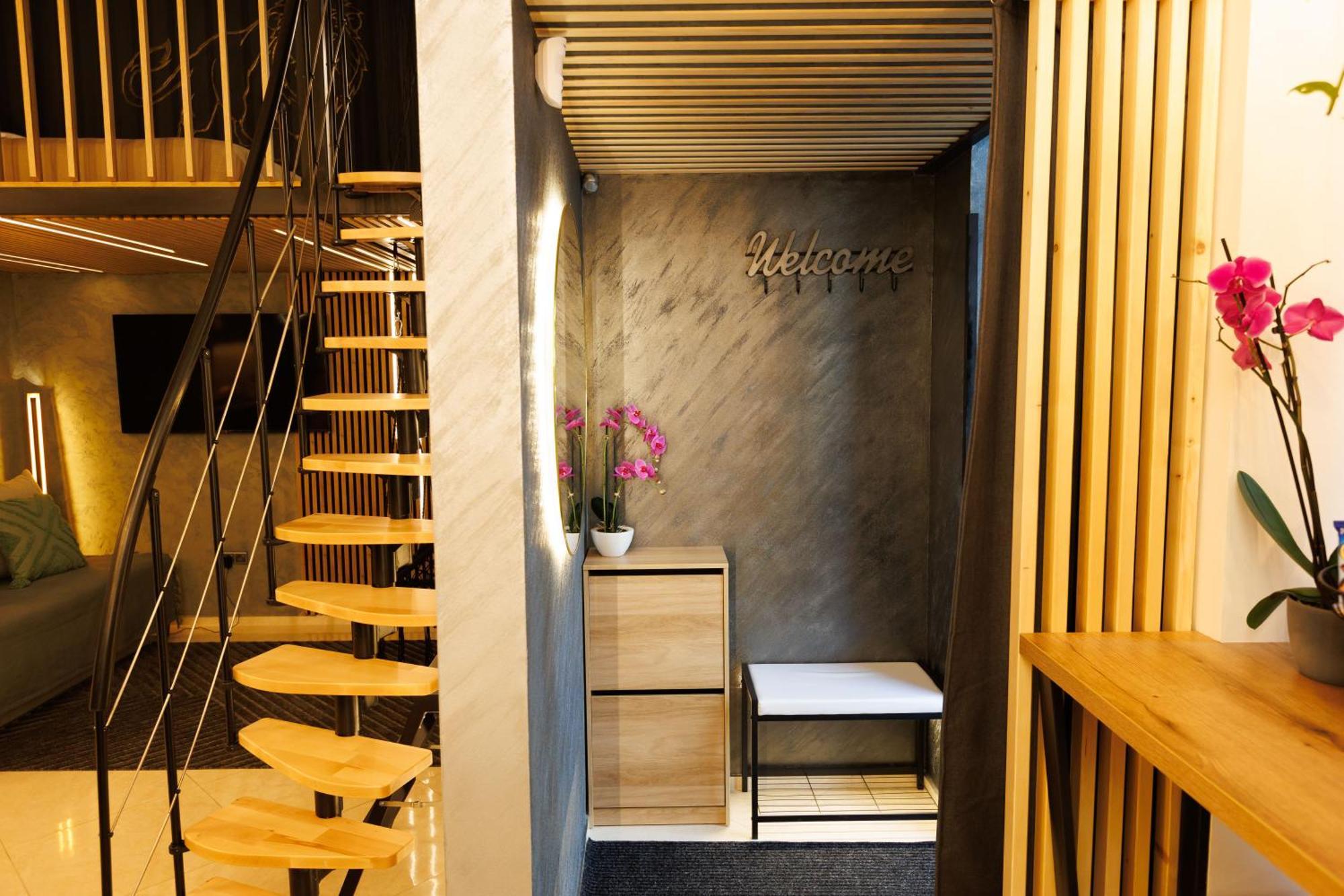 Leo Apartment Suite & Private Spa Zone - Old City Bratislava Esterno foto