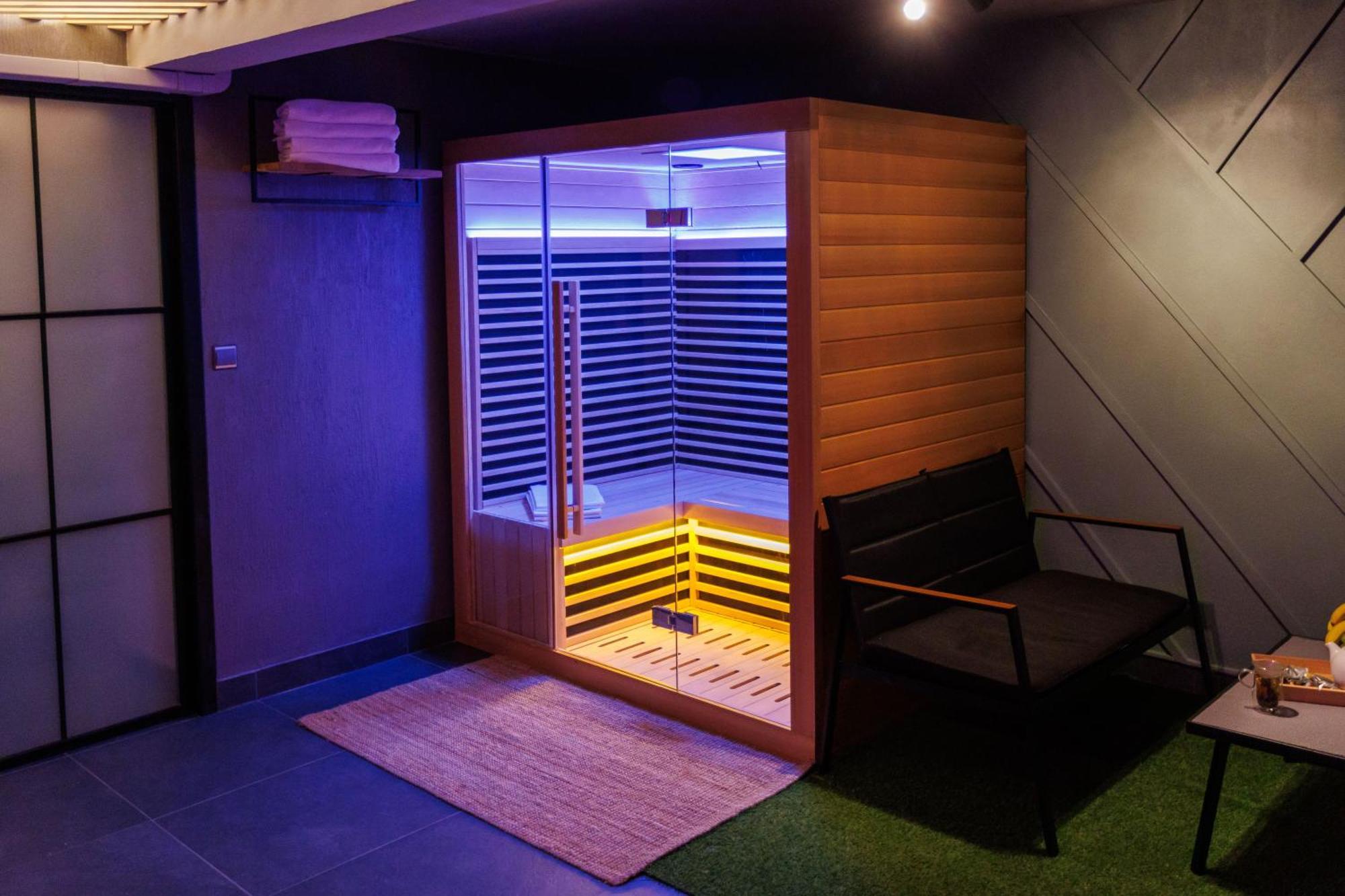 Leo Apartment Suite & Private Spa Zone - Old City Bratislava Esterno foto