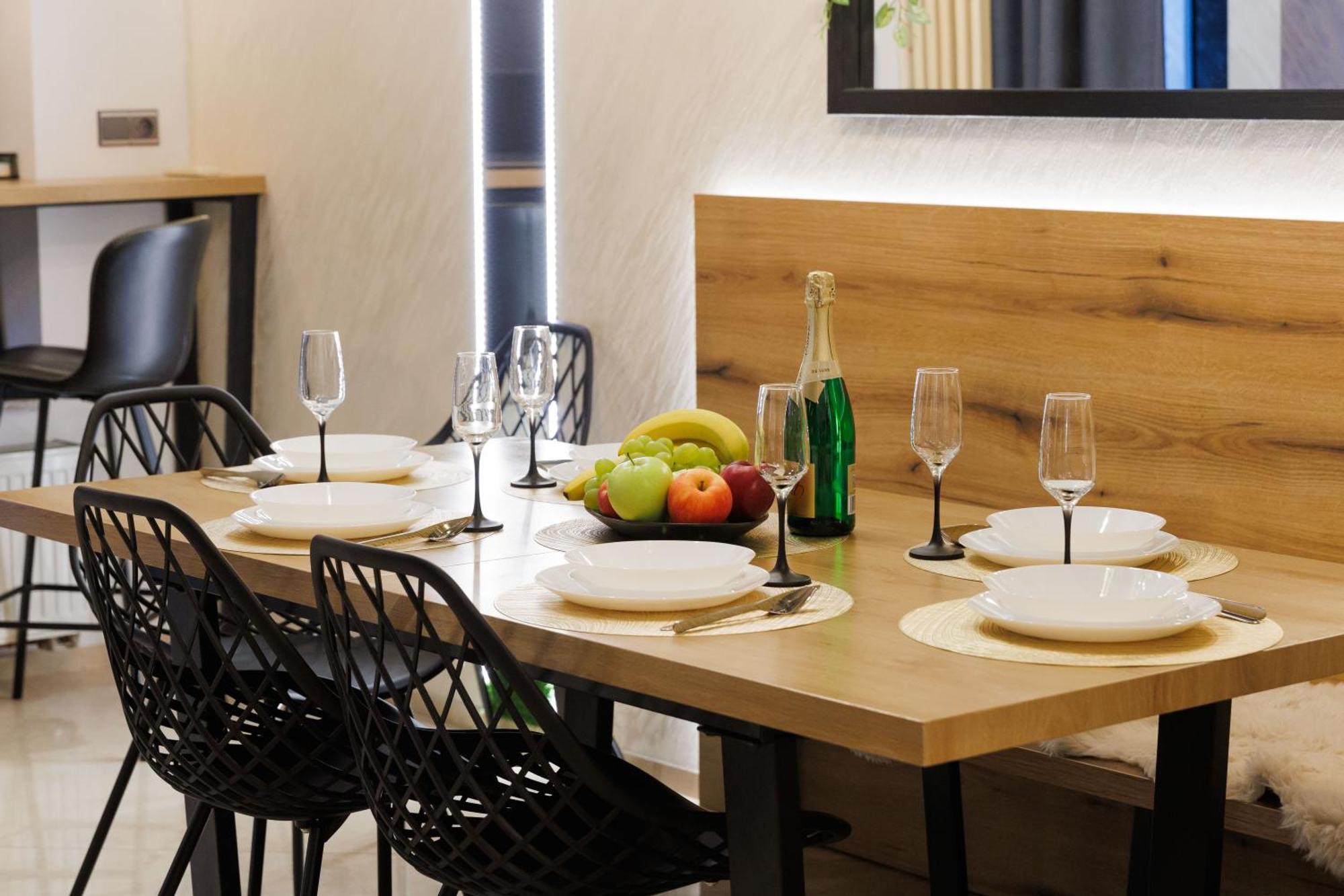 Leo Apartment Suite & Private Spa Zone - Old City Bratislava Esterno foto